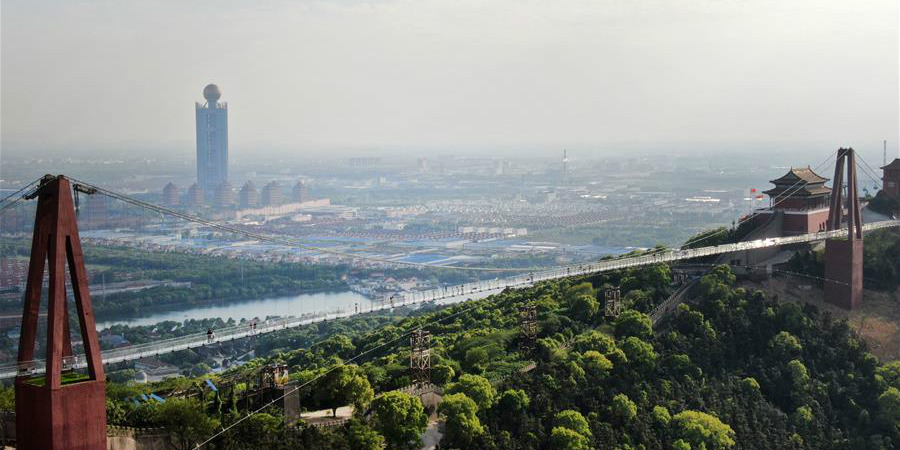 Fotos: ponte de vidro em parque de Jiangsu
