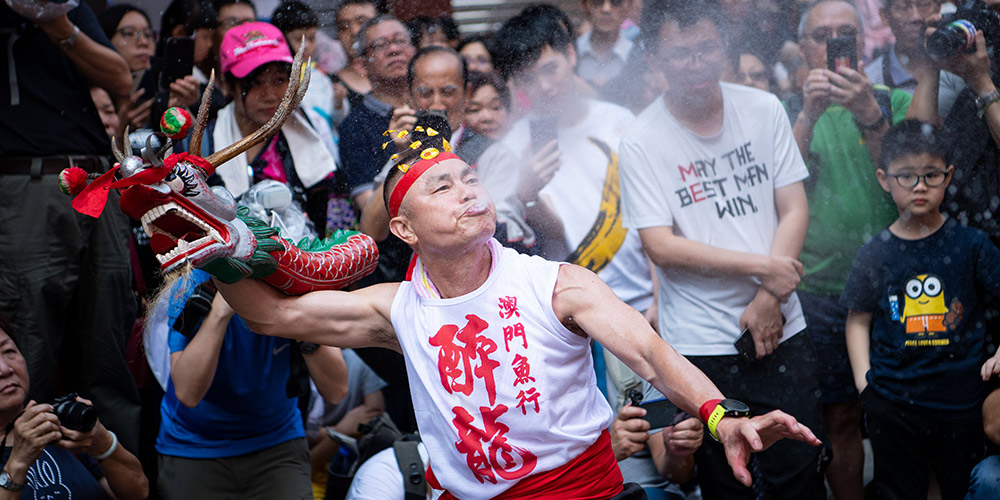Festival do Dragão Bêbado realizado para celebrar o aniversário de Buda em Macau, sul da China