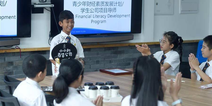Garoto cambojano com talento multilingue recebe oportunidade de estudo em Zhejiang