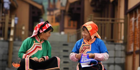 Famílias assoladas pela pobreza em Guizhou se mudam para casas novas com ajuda do governo local