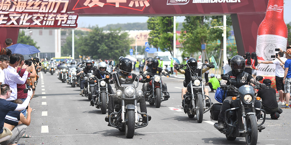 Desfile de motocicletas realizado durante 1º Festival de Cultura de Motocicletas da Rota da Seda Marítima em Fujian, sudeste da China