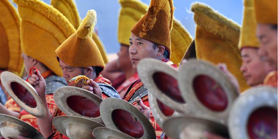 Realizado ritual de exibição de Thangka no Mosteiro Tashilhunpo em Xigaze, Tibet, sudoeste da China