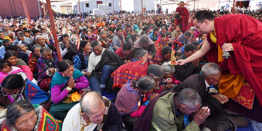 Atividade budista realizada no Mosteiro Toling em Ali, Região Autônoma do Tibet