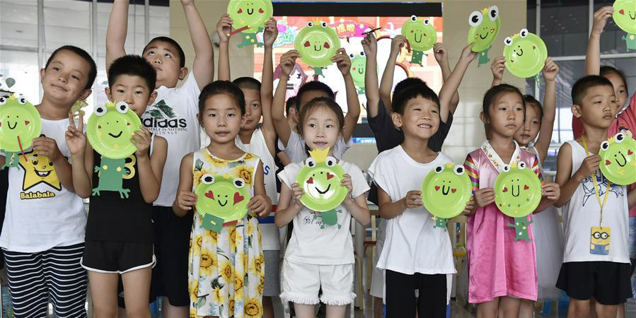 Realizadas várias atividades em biblioteca na província de Hebei para enriquecer vida das crianças durante férias de verão