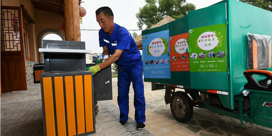 Classificação do lixo residencial é promovida em Chifeng, na Mongólia Interior, norte da China