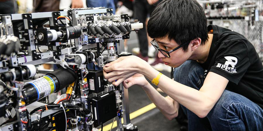 Torneio final da 18º Competição de Robótica Robo Master realizado em Shenzhen