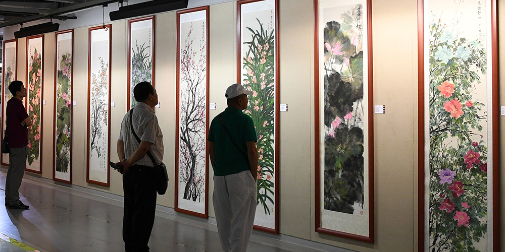 Pinturas dos países e regiões ao longo do Cinturão e Rota são exibidas em Changchun