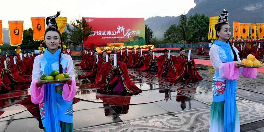 Evento cultural para rezar por boa colheita de chá é realizado em Wuyishan, província de Fujian