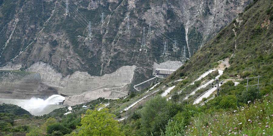 Um túnel construído em montanha para 147 pessoas