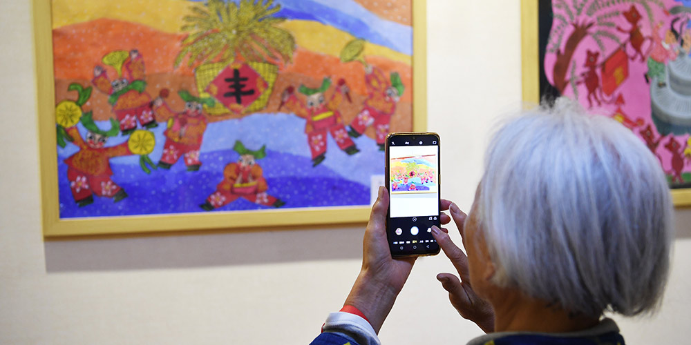 Exposição de pinturas de agricultores realizada em Yuncheng, província de Shanxi