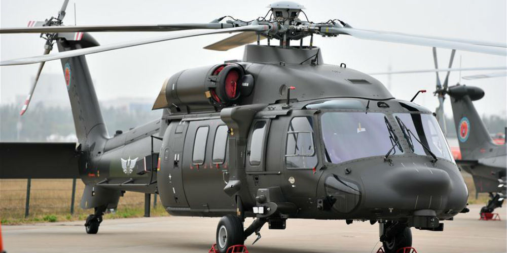 Helicóptero Z-20 da China faz voo de demonstração em exposição