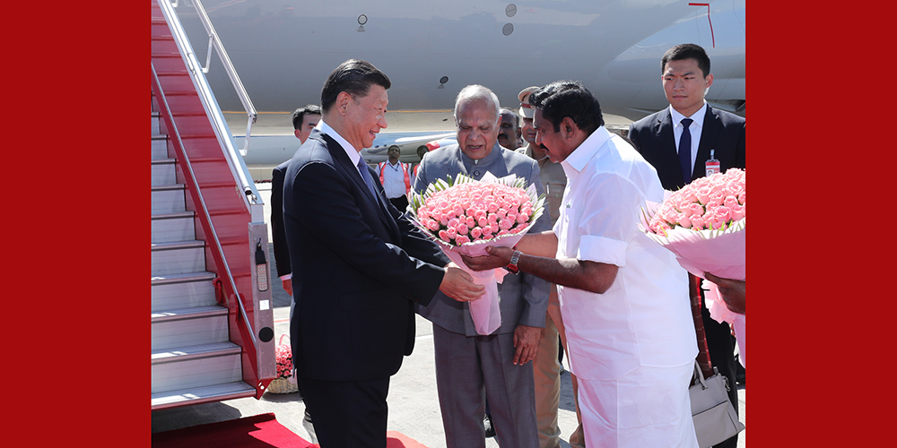 Xi chega à Índia para reunião informal com Modi