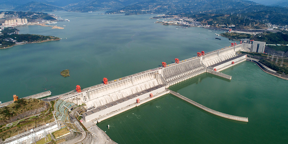 Represa de Três Gargantas conclui teste de armazenamento de água e alcança o nível máximo de 175 metros