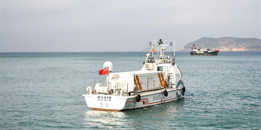 Navio cargueiro de fabricação chinesa inicia viagem inaugural
