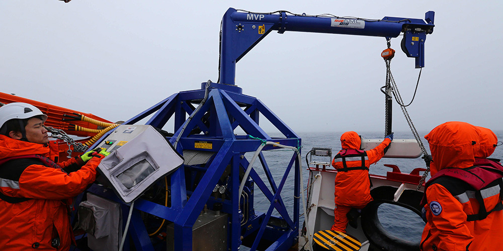 36ª equipe de expedição antártica da China trabalha no navio Xuelong 2