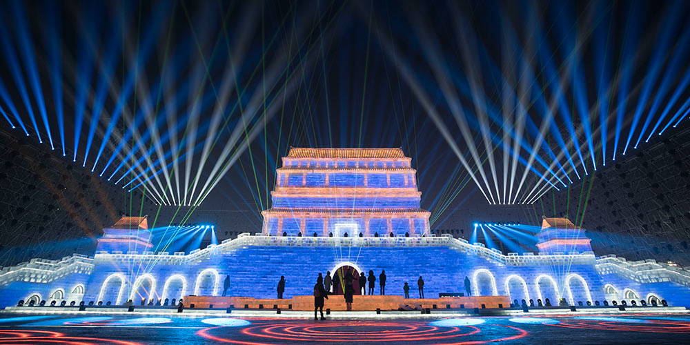 Maior parque temático de gelo e neve da China abre em Harbin