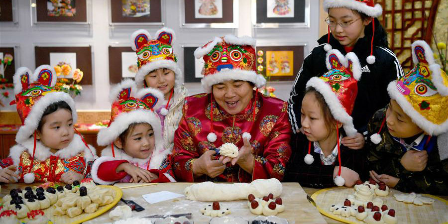Realizada atividade de arte folclórica da Festa da Primavera em Xi'an, Shaanxi
