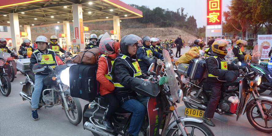 Postos de gasolina oferecem comodidade para motociclistas em Fujian
