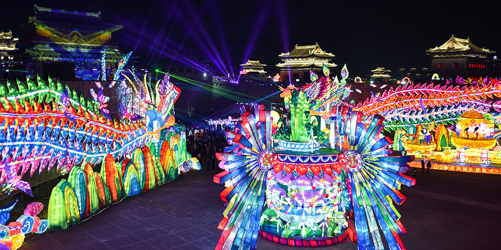 Feira das Lanternas em celebração à Festa da Primavera é realizada em Datong