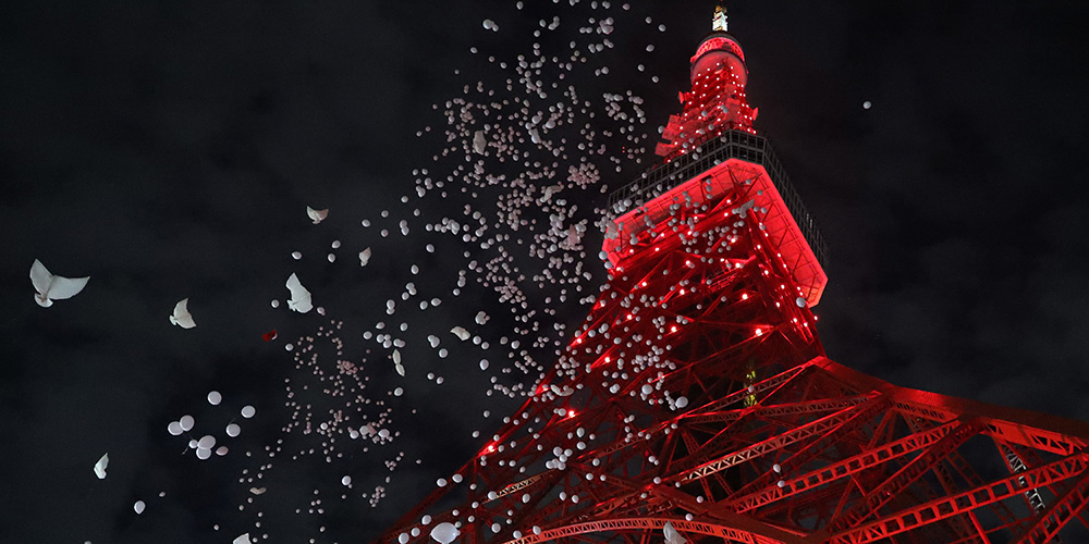Torre de Tóquio comemora o Ano Novo Lunar Chinês com iluminação especial em vermelho