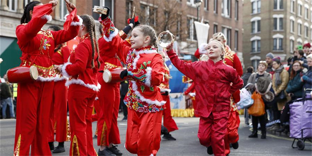 Londres realiza desfile do Ano Novo Lunar Chinês