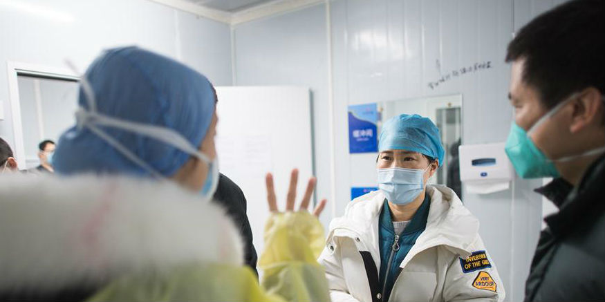 Profissionais médicos do Hospital Leishenshan receberá seu primeiro lote de pacientes