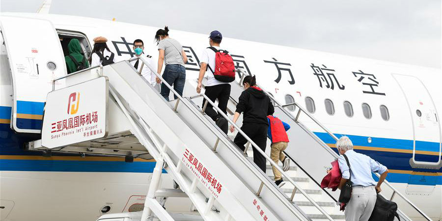 Voo fretado traz de Hainan turistas de volta para Hubei