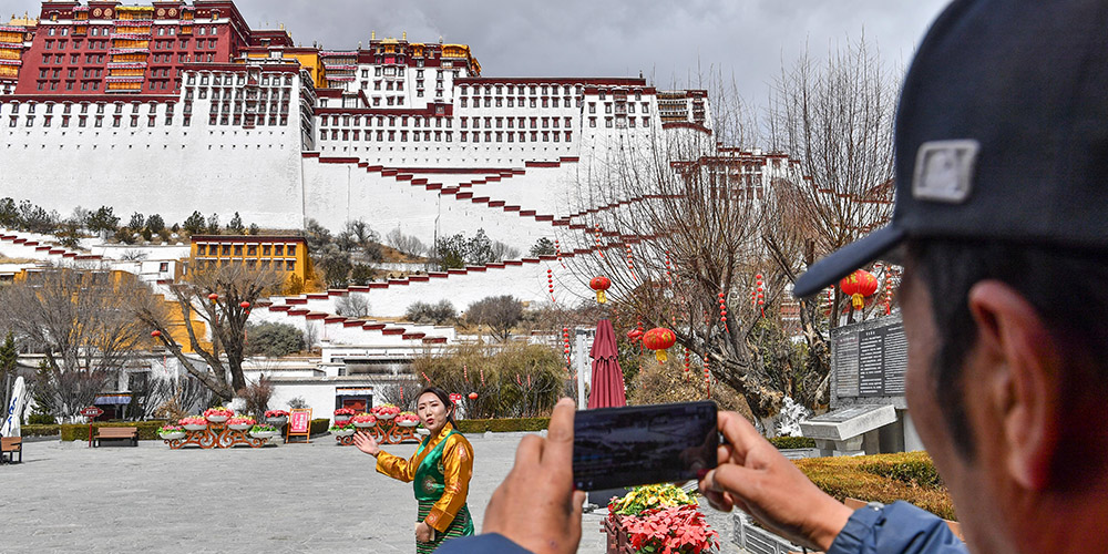 Palácio Potala oferece passeio turístico virtual por streaming ao vivo