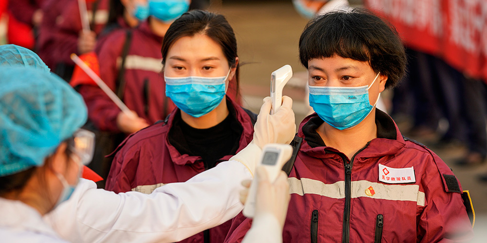 Equipes de assistência médica deixam Hubei
