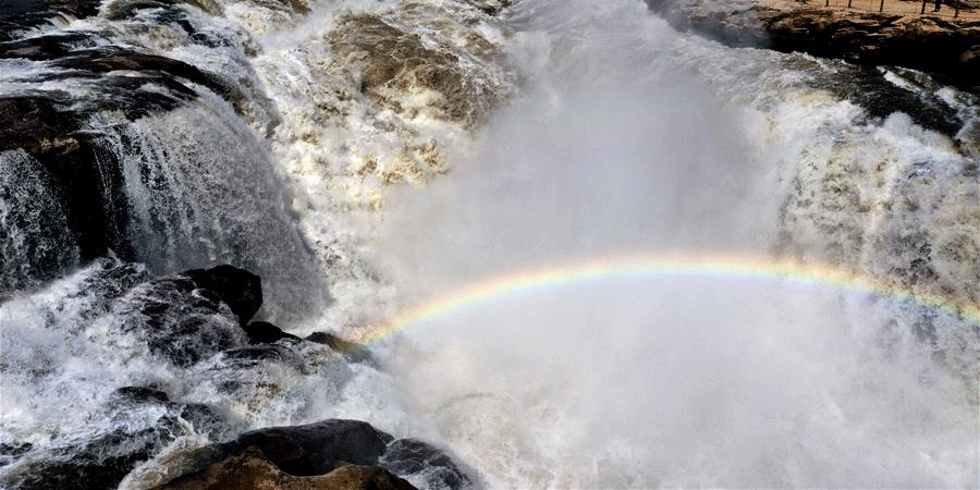 Fotos: arco-íris paira sobre cachoeira Hukou