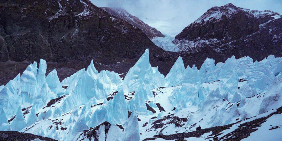 Paisagem do leste da glacier Rongbuk no Tibet