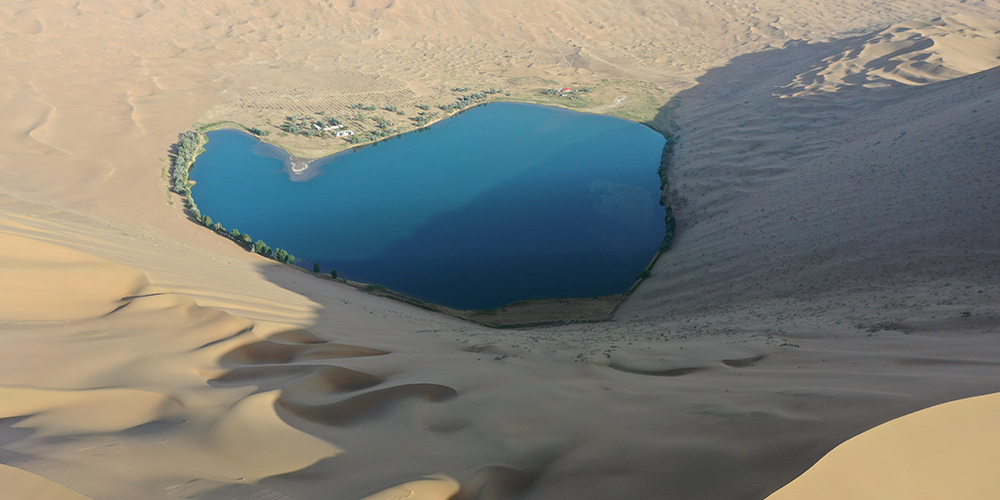 Lagoas no deserto Badain Jaran, no norte da China