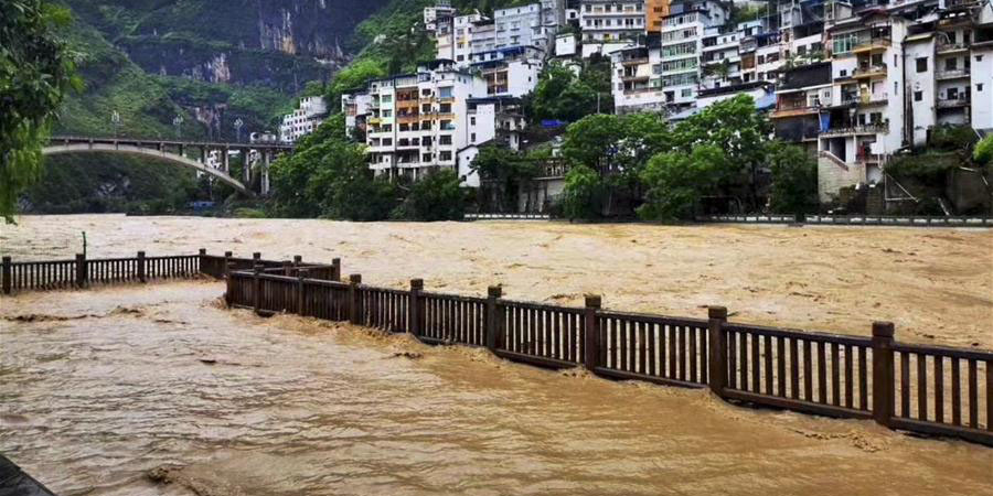 Tempestade atinge município de Chongqing, sudoeste da China