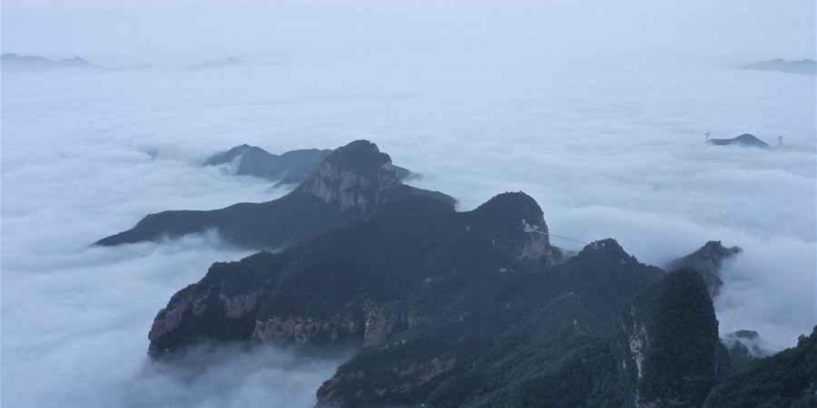 Fotos: mar de nuvens cobre montanha Yunmeng