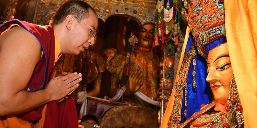 11º Panchen Lama visita o Templo Jokhang em Lhasa