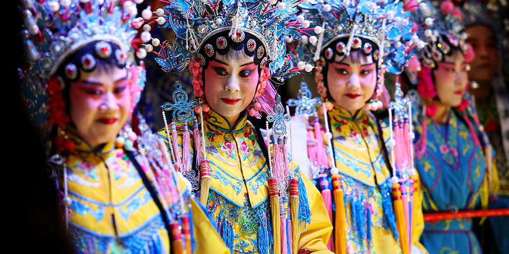 Trupe de ópera Jin de Jingxing se apresenta na aldeia de Touquan em Hebei