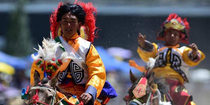 Festival da colheita abundante é celebrado no Tibet, sudoeste da China