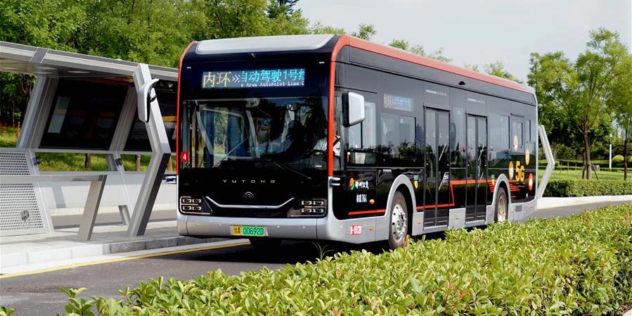 Fotos: &ocirc;nibus aut&ocirc;nomo da linha 1 de &ocirc;nibus de piloto autom&aacute;tico em Henan