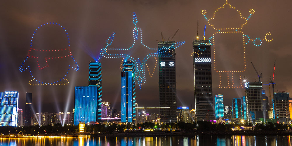 Zona econômica especial de Shenzhen realiza show de luzes para comemorar seu 40º aniversário