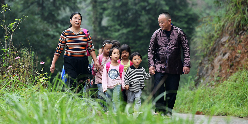 Casal de professores de Guizhou se dedica à educação rural