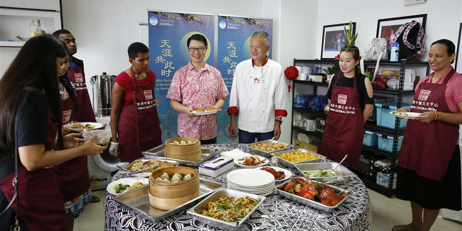Festival da Lua é celebrado em Fiji com aula especial de culinária chinesa