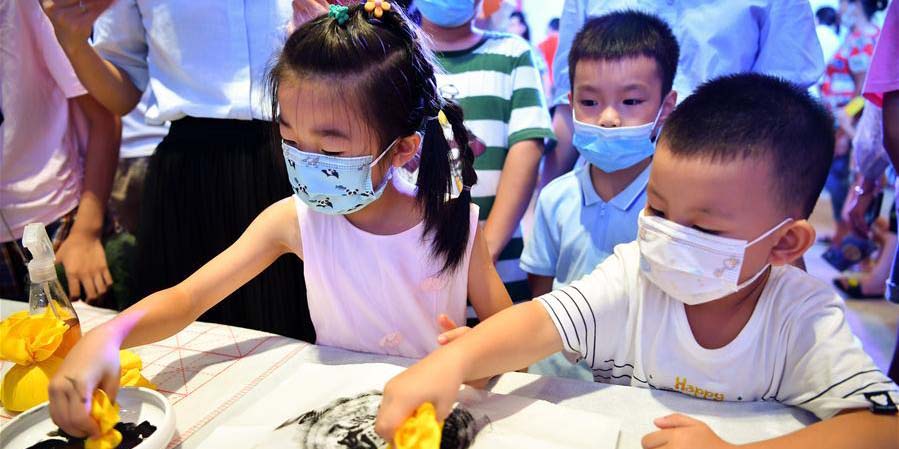 Festival Lunar é celebrado em Haikou, sul da China