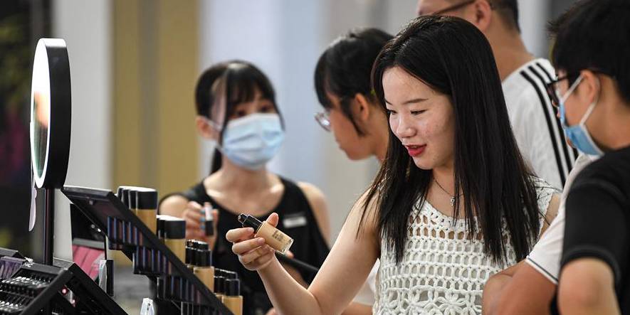 Lojas duty-free em Haikou recebem grande número de consumidores no 4º dia do feriado do Dia Nacional da China