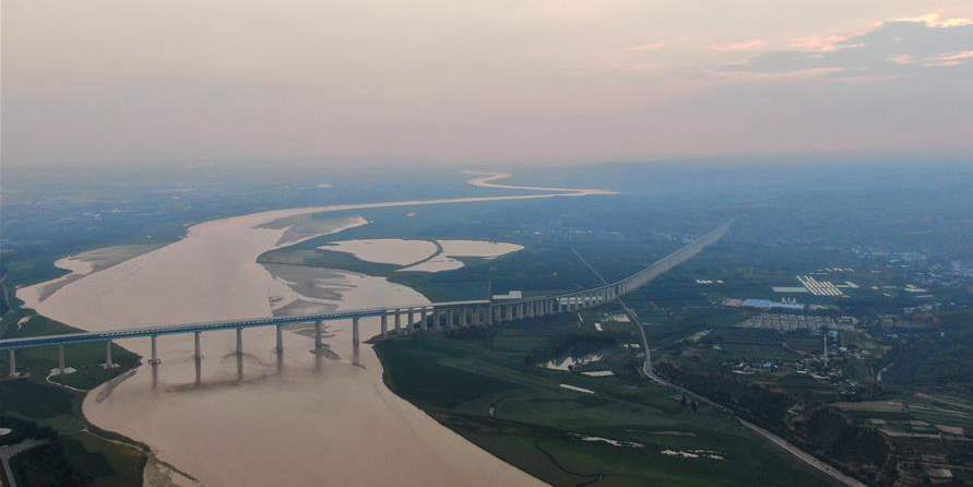Pontes sobre o Rio Amarelo em Henan, no centro da China