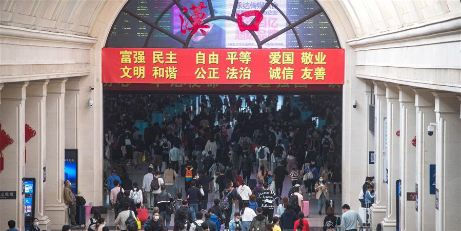 Estação ferroviária de Hankou registra pico de viagens de retorno no último dia do feriado