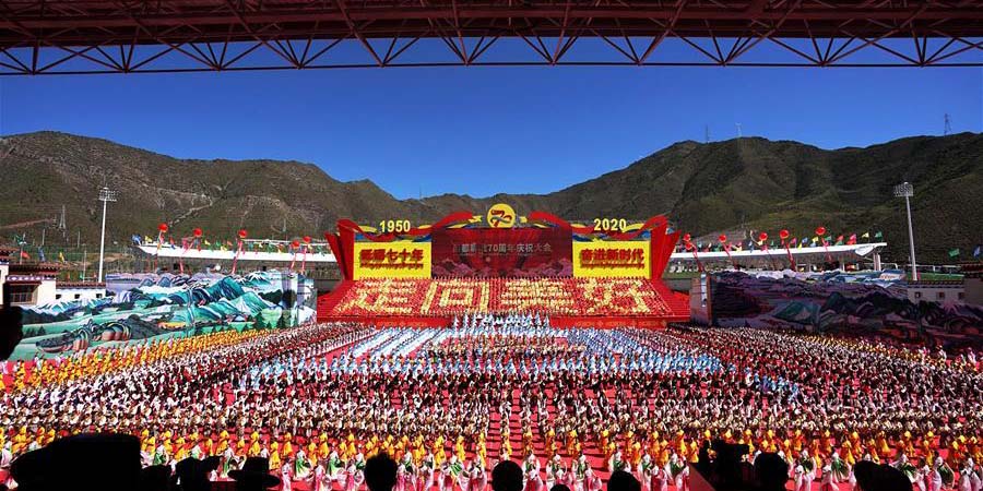 Cidade de Qamdo no Tibet realiza gala para celebrar o 70º aniversário da libertação