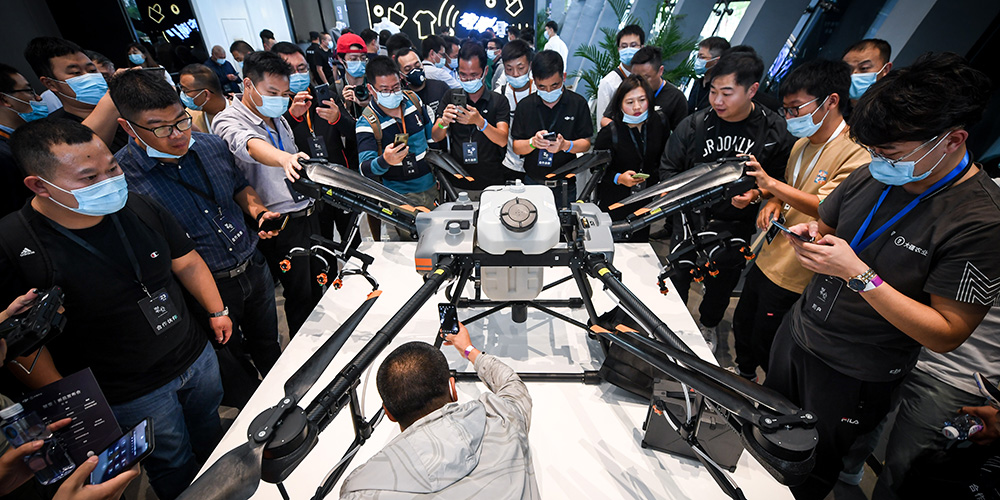 Fabricante chinesa DJI lan&ccedil;a novos drones de prote&ccedil;&atilde;o de safra