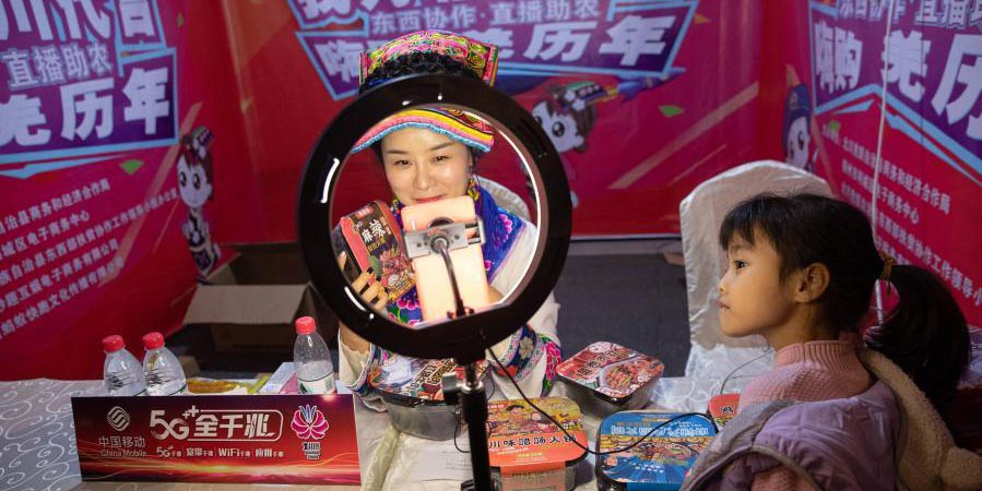 Sichuan realiza evento de transmissão ao vivo destinado às vendas de produtos para redução da pobreza