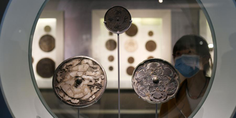Museu Nacional da China realiza exposição de antigos espelhos de bronze