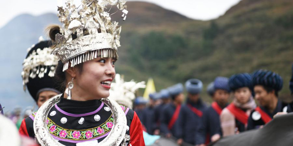 Atividade folclórica com tema de dragão realizada em Guizhou
